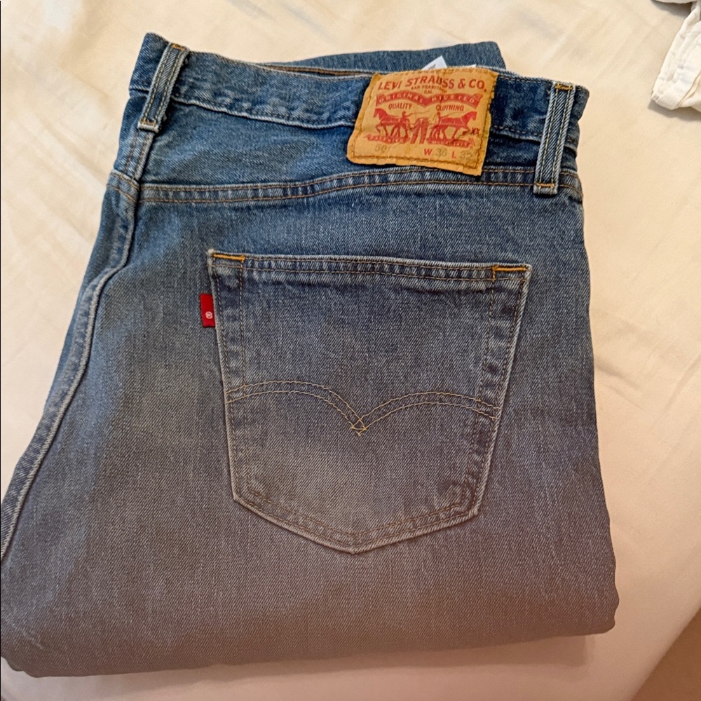 Levi's Classic Straight Men's Jeans in Denim Blue 36/32